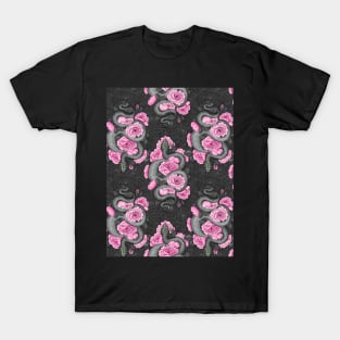 Snakes and pink roses T-Shirt